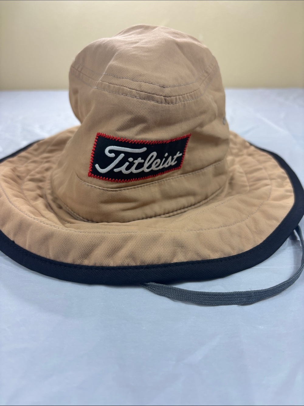 TITLEIST KHAKI/BLK SUN HAT WITH STRAP SIZE L/XL